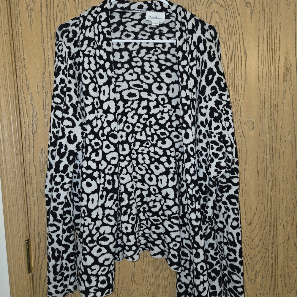 Jaclyn Smith Black and White Leopard Print Cardigan - Picture 1 of 4